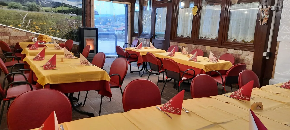Gli ambienti del ristorante Le 3 Cime del Bondone